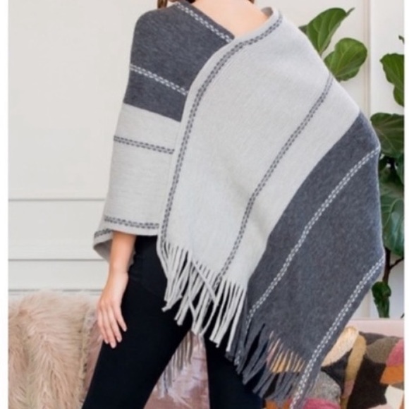 Soft Two Tone Gray Fringe Poncho - Picture 2 of 3